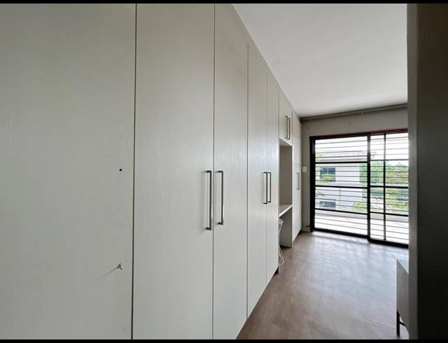 2 BEDROOM APARTMENT FOR SALE IN BRYANSTON